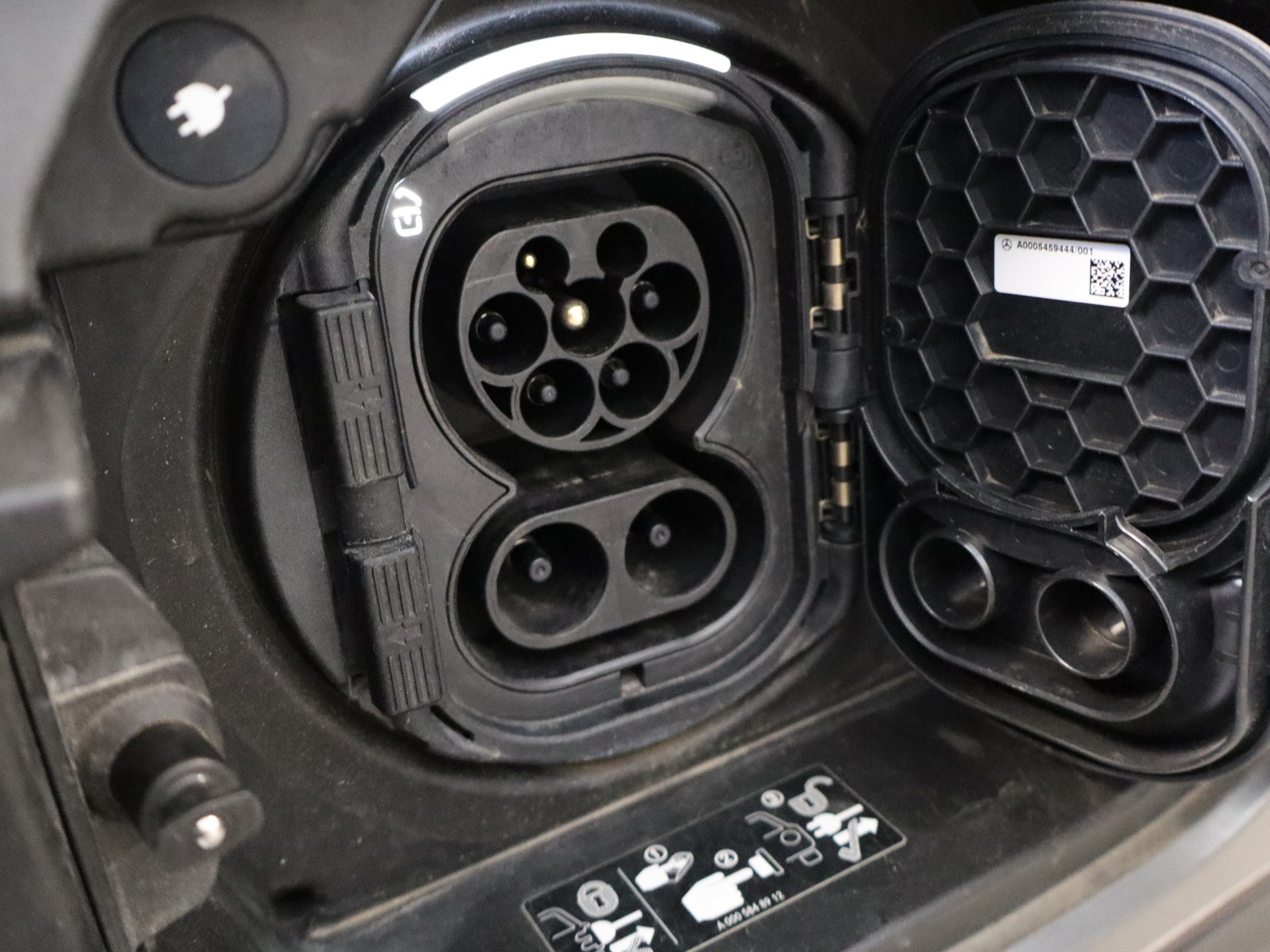 14 - Mercedes EQB 250+ progressive