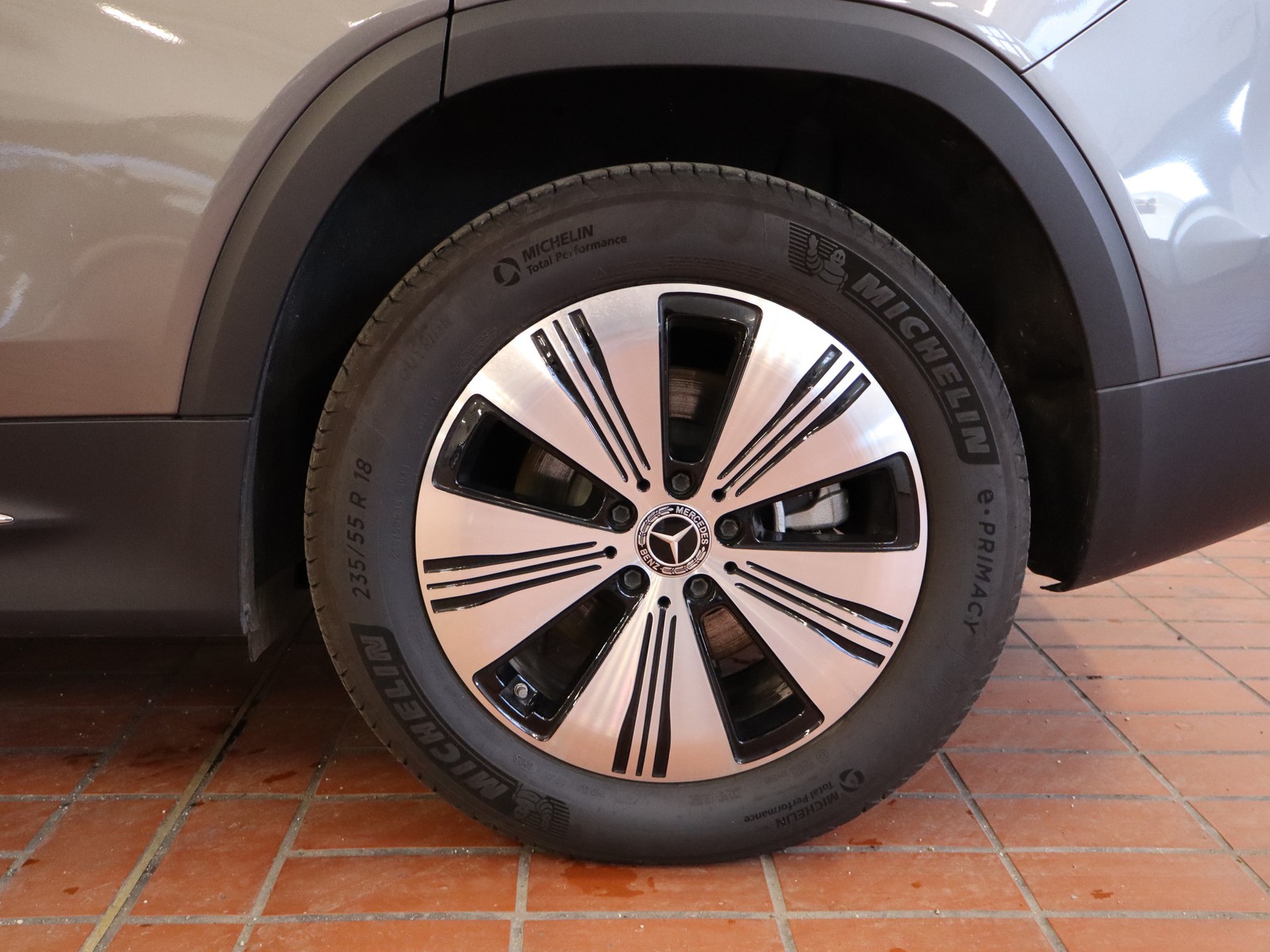 4 - Mercedes EQB 250+ progressive