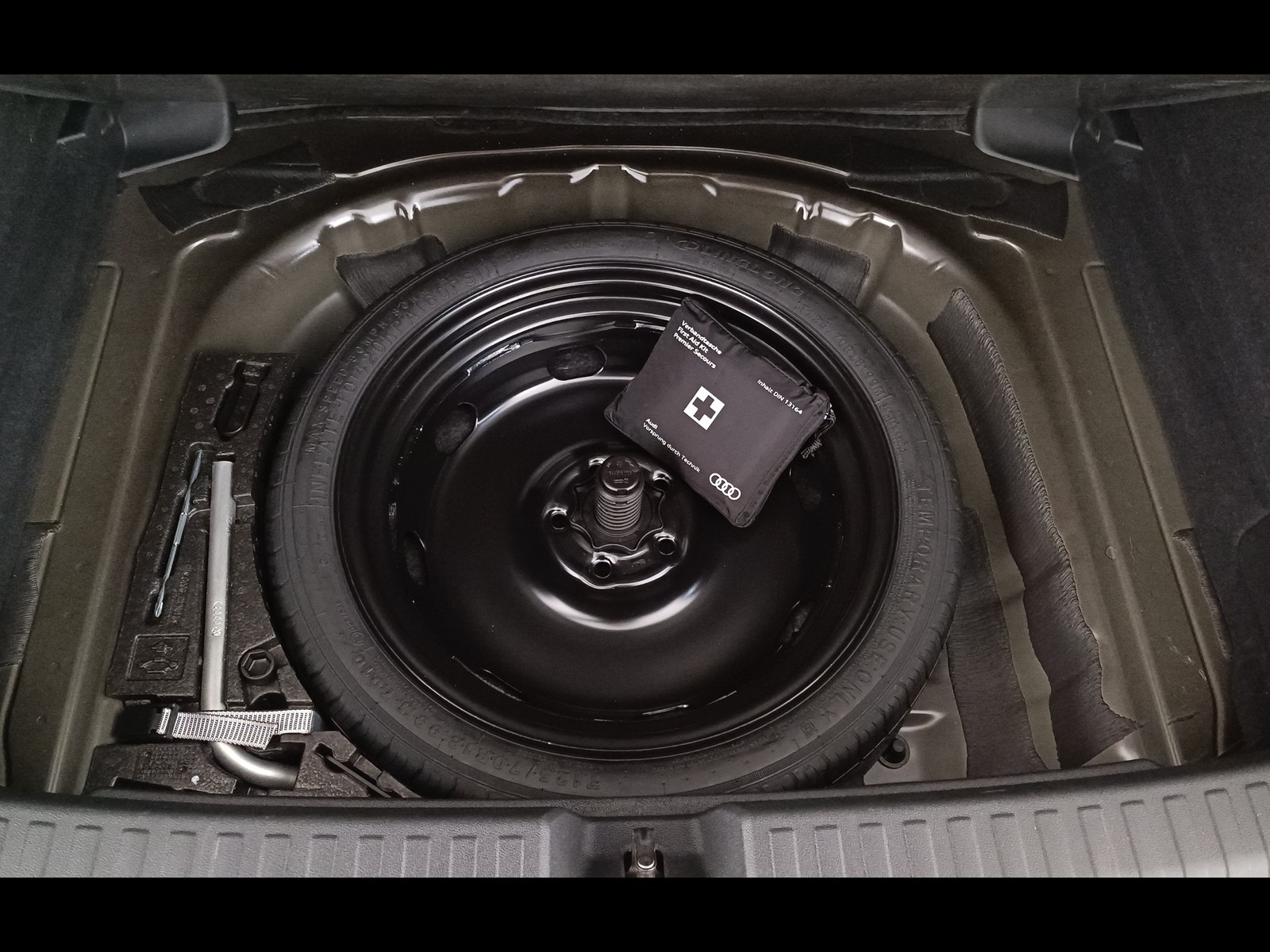 38 - Audi A3 sportback 30 1.0 tfsi business