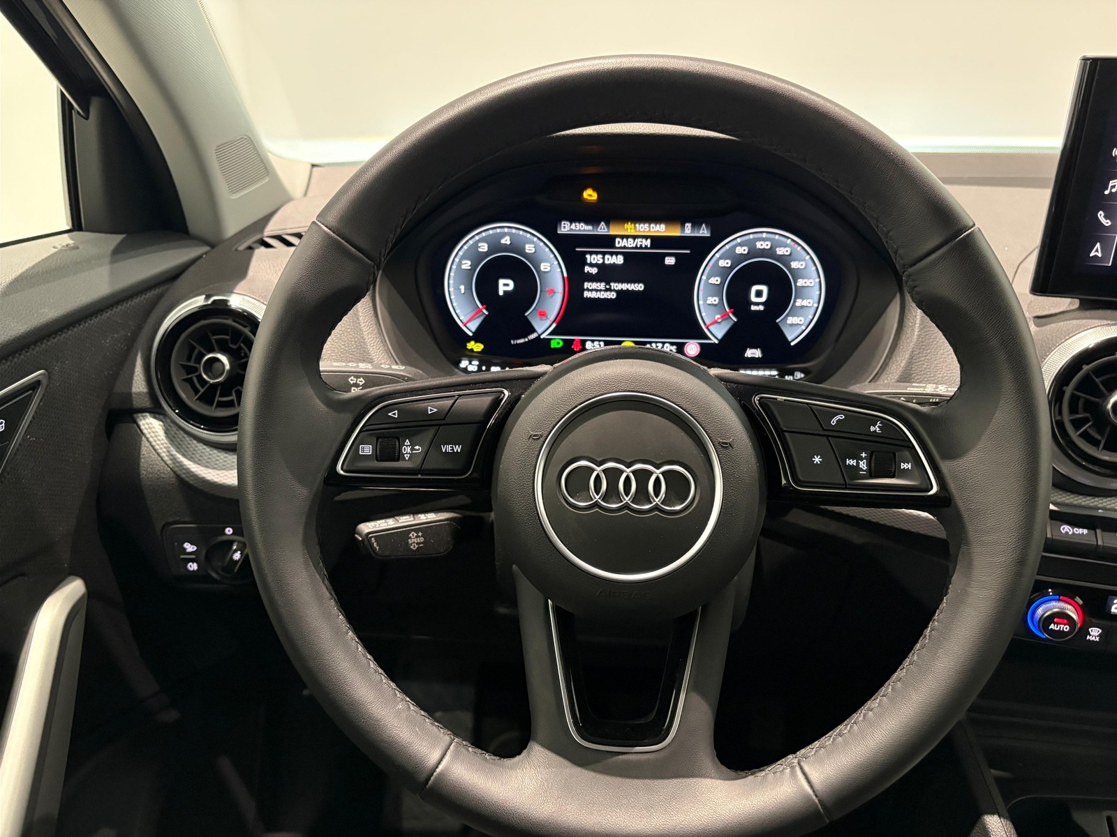 15 - Audi Q2 35 1.5 tfsi s line edition s tronic