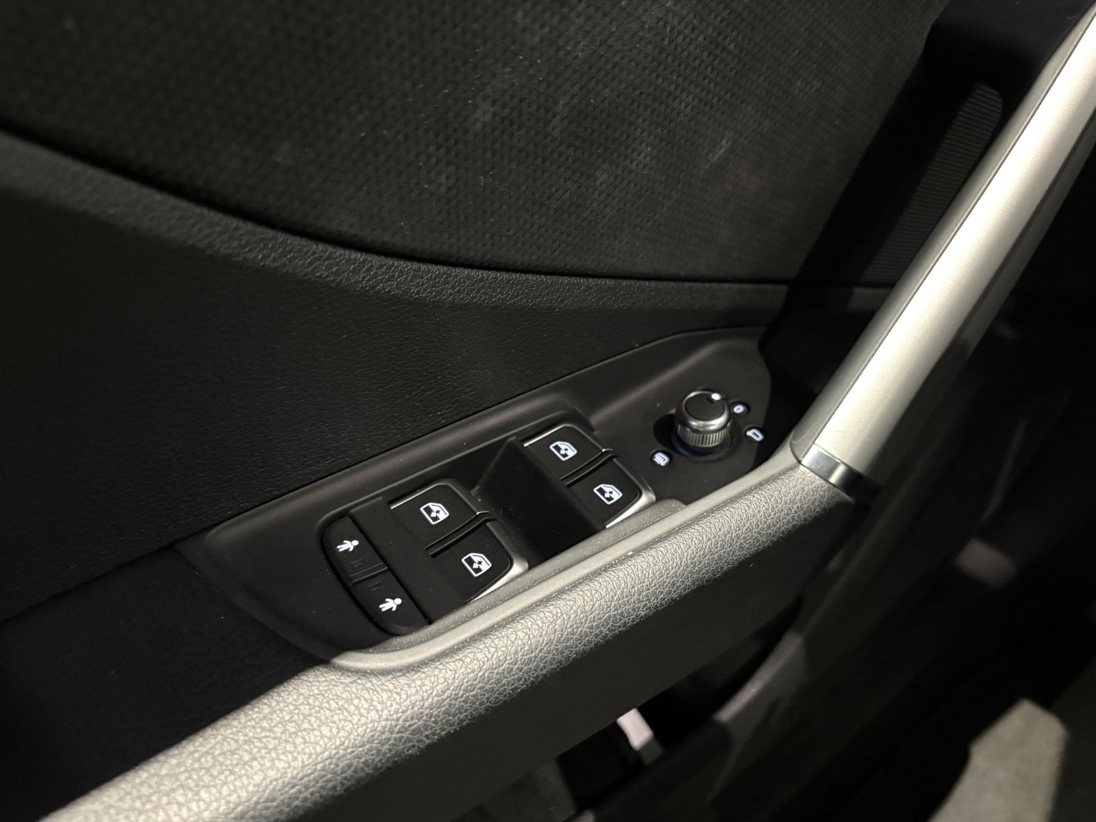 17 - Audi Q2 35 1.5 tfsi s line edition s tronic