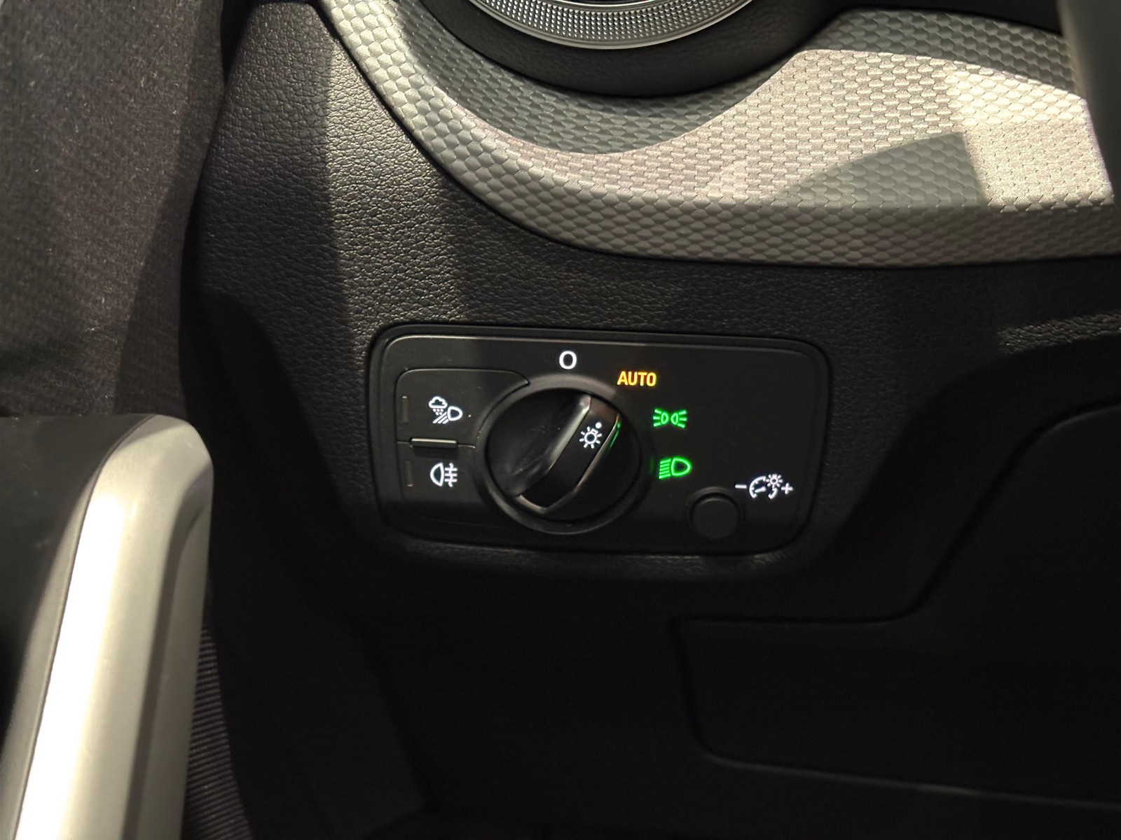 18 - Audi Q2 35 1.5 tfsi s line edition s tronic