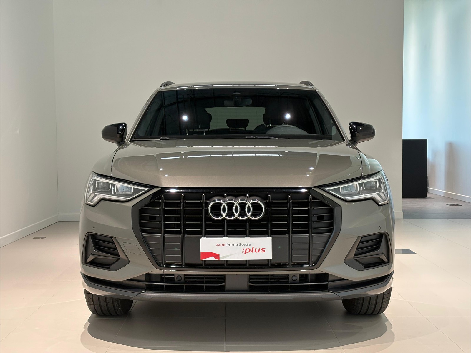 2 - Audi Q3 35 2.0 tdi business advanced s tronic