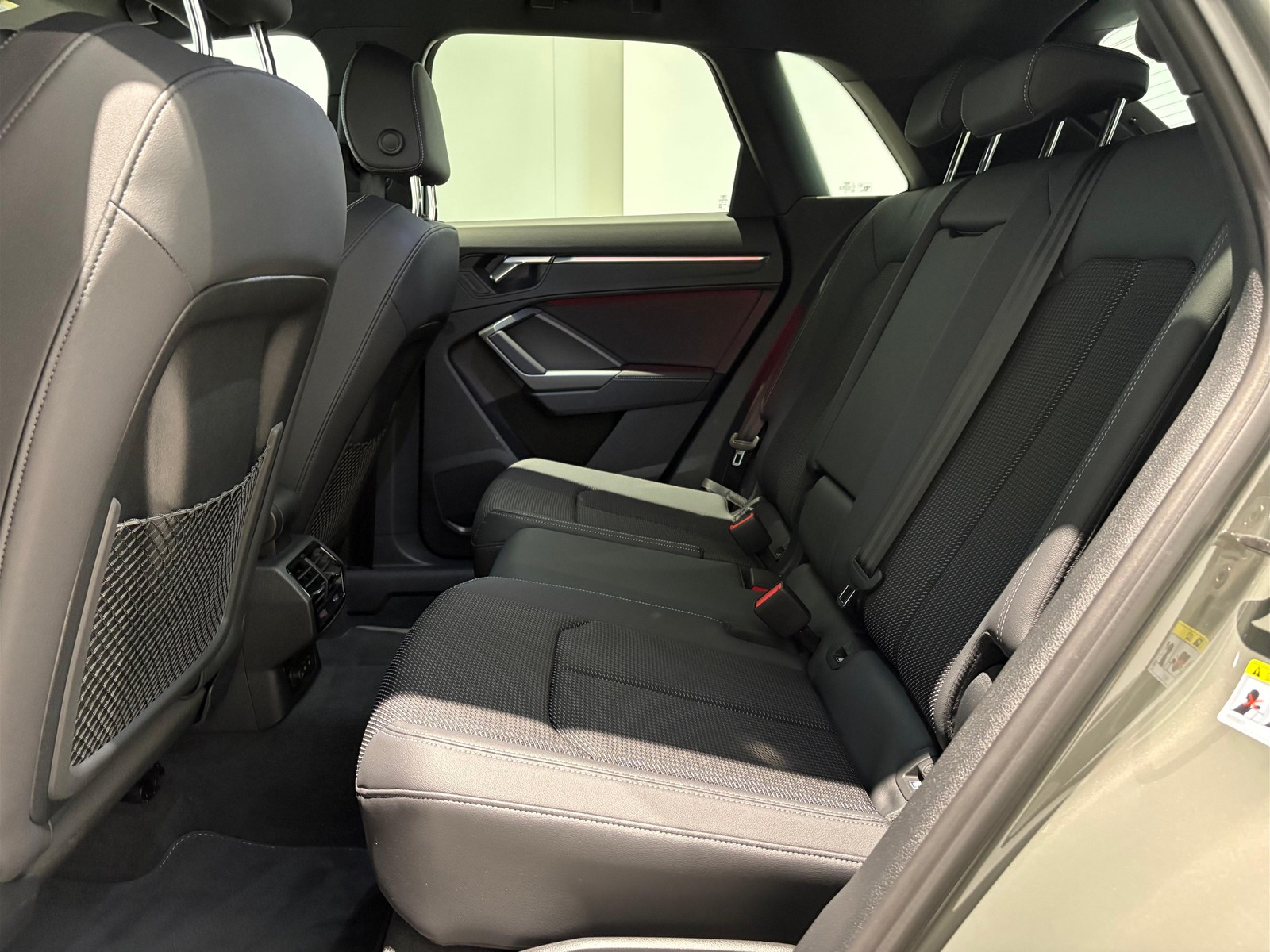 20 - Audi Q3 35 2.0 tdi business advanced s tronic