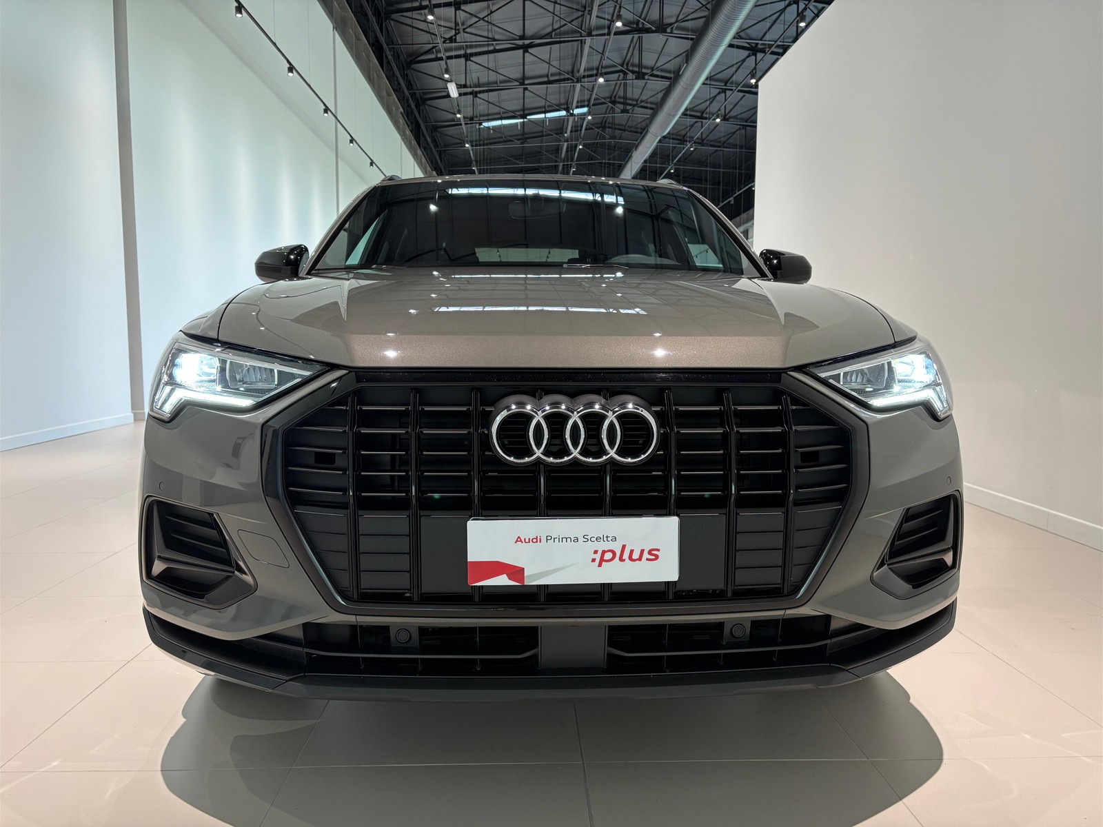 27 - Audi Q3 35 2.0 tdi business advanced s tronic