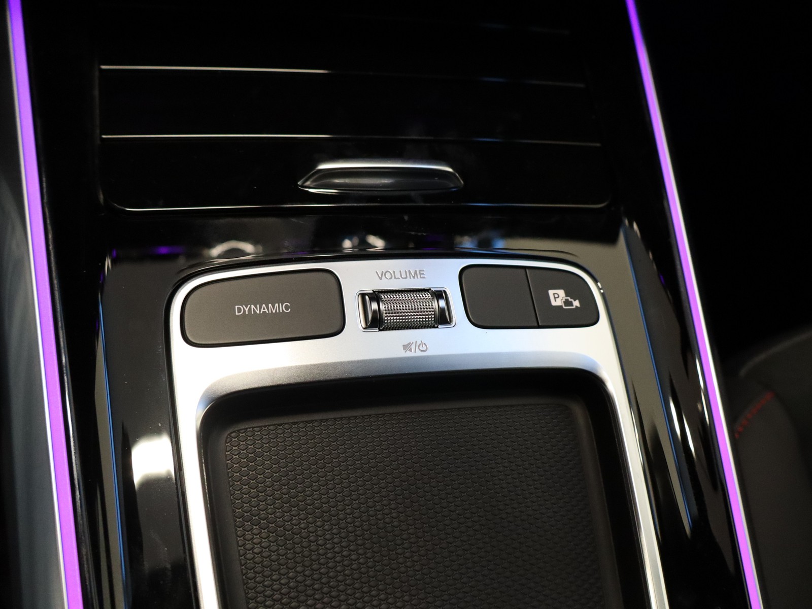 14 - Mercedes GLA 180 amg line premium 7g-dct