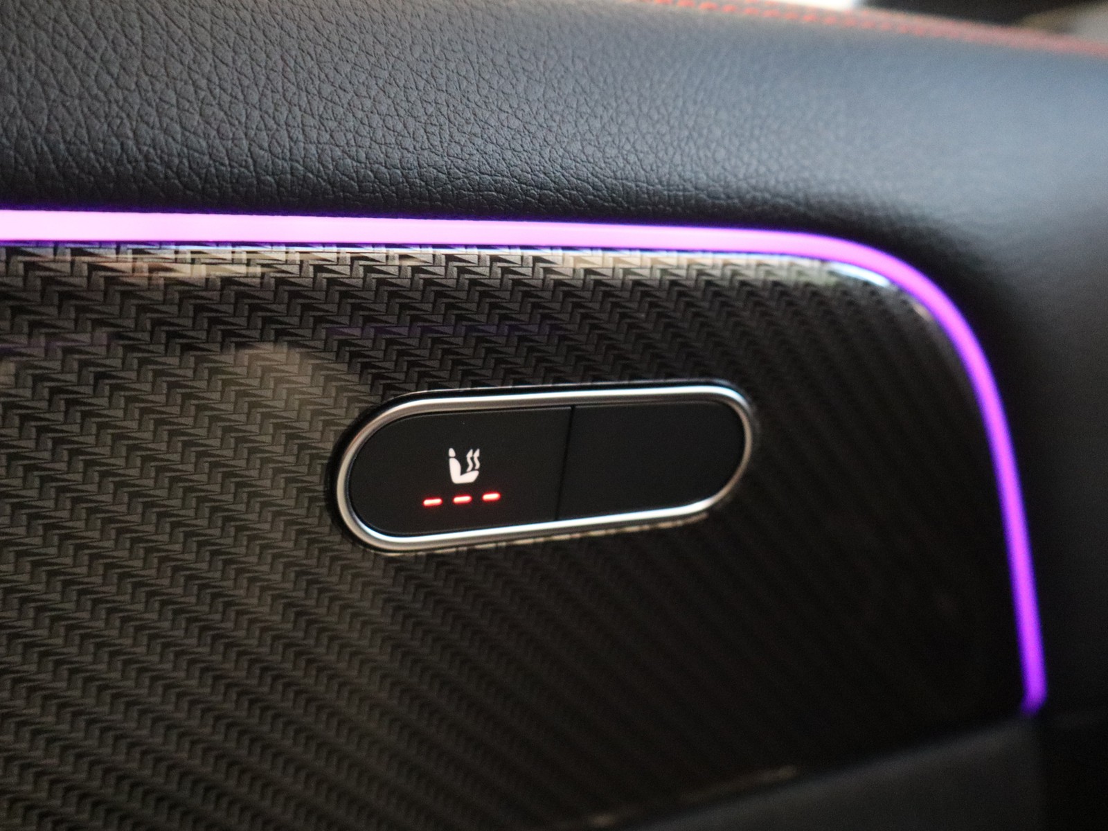 15 - Mercedes GLA 180 amg line advanced plus 7g-dct