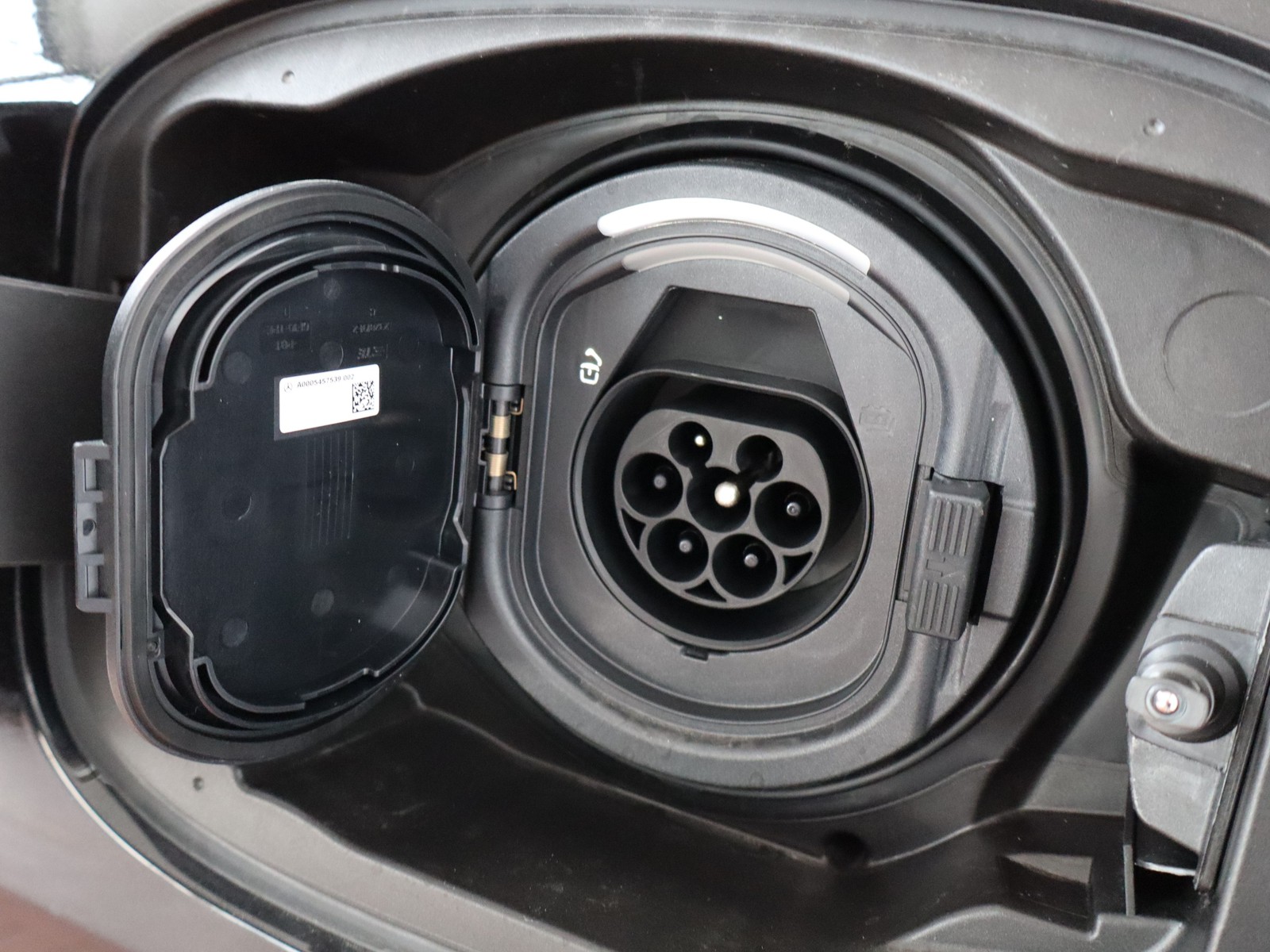 17 - Mercedes GLC suv 300 de plug in hybrid amg line advanced tech 4matic 9g-tronic