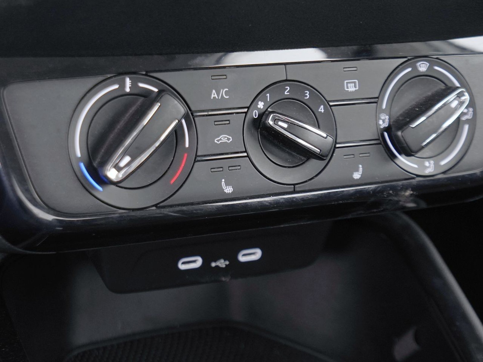 24 - Skoda Fabia 1.0 tsi 95cv young edition