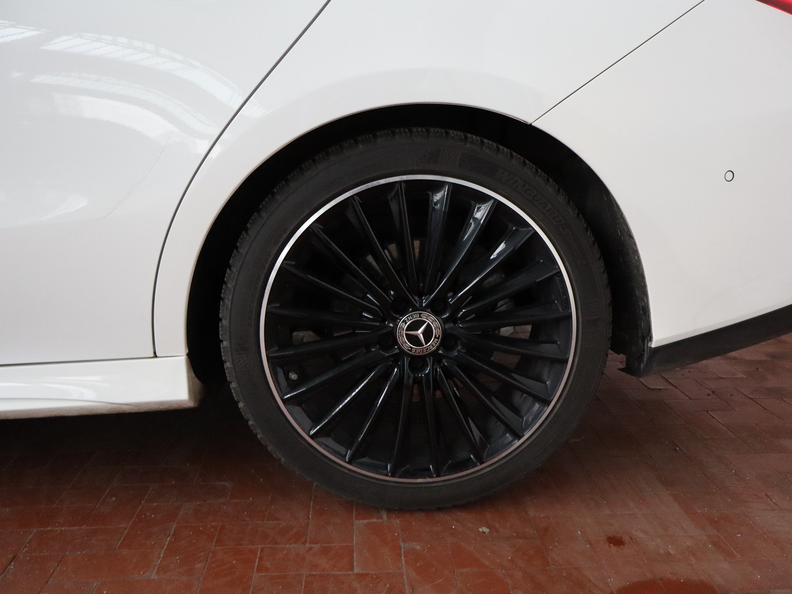 4 - Mercedes CLA coupe 200 d amg line premium 8g-dct