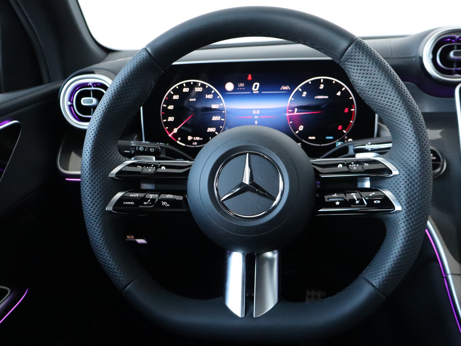 17 - Mercedes GLC suv 300 d amg line premium 4matic 9g-tronic