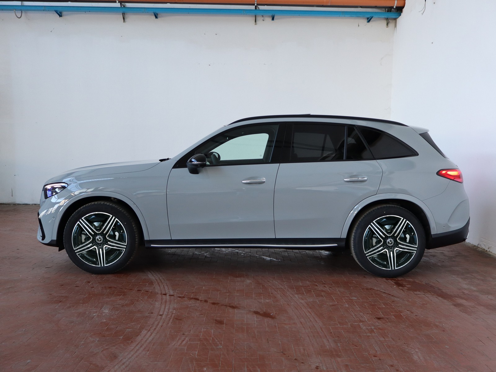 3 - Mercedes GLC suv 300 d amg line premium 4matic 9g-tronic