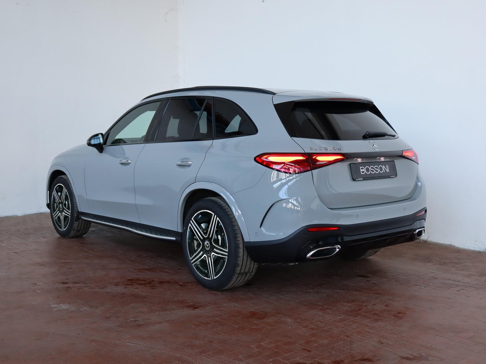 5 - Mercedes GLC suv 300 d amg line premium 4matic 9g-tronic