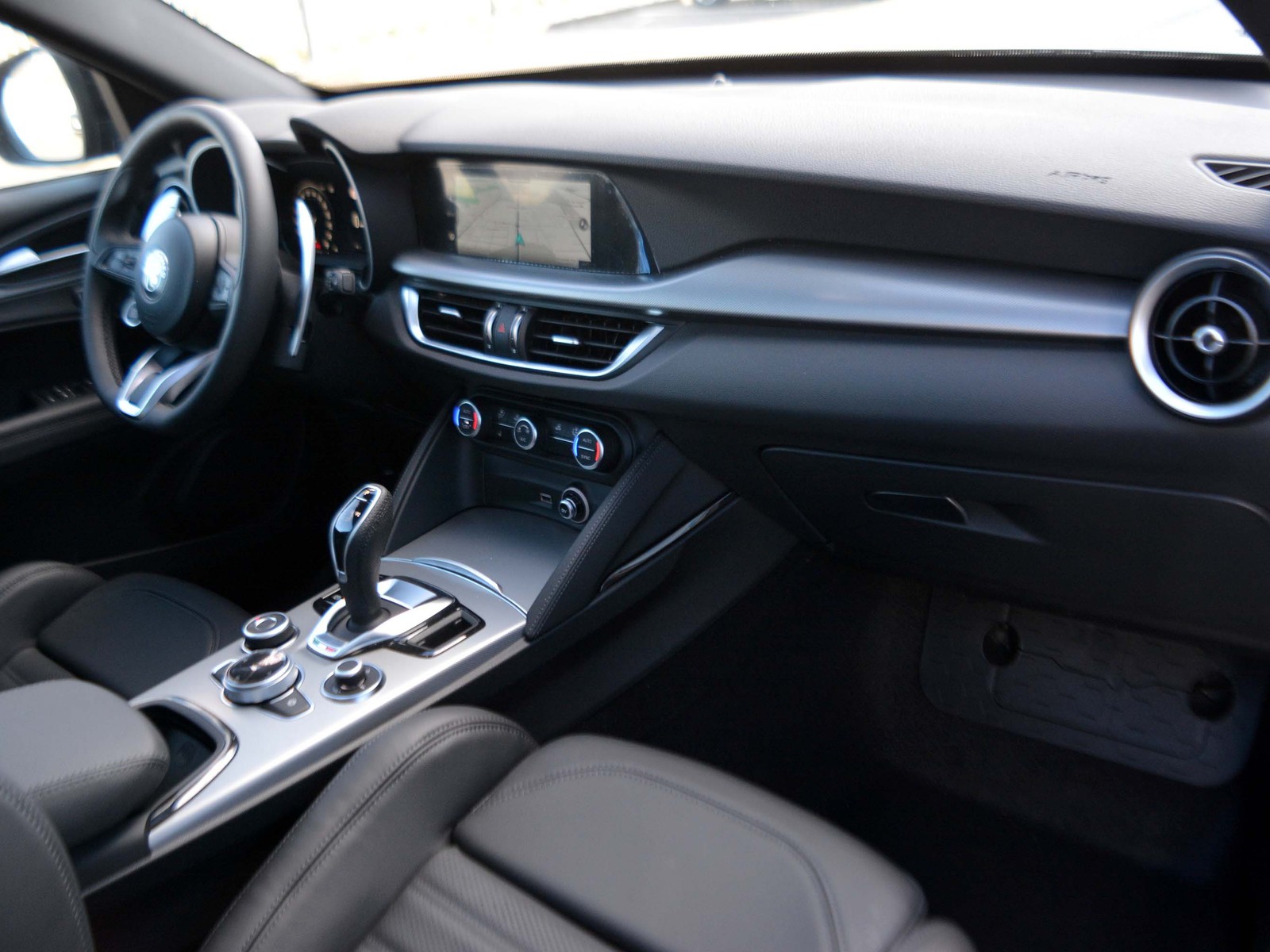 8 - Alfa Romeo Stelvio 2.2 turbo 210cv veloce q4 at8