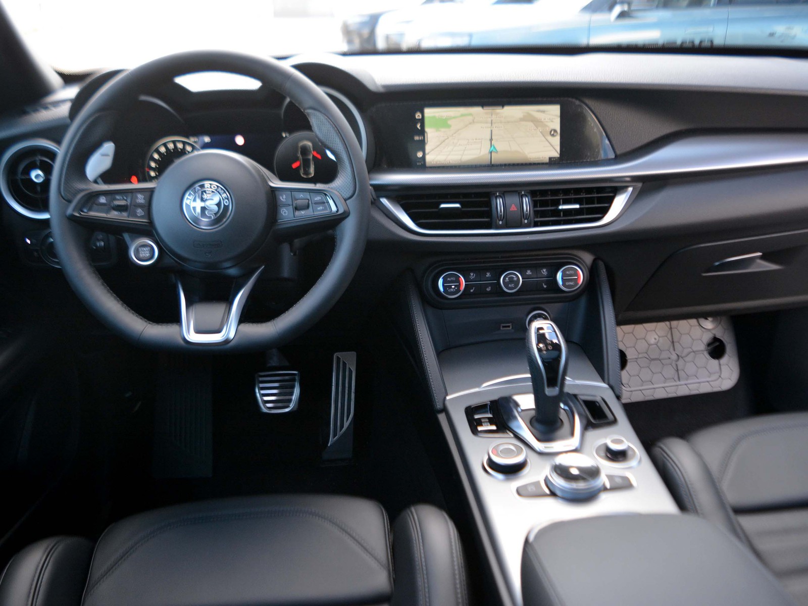 9 - Alfa Romeo Stelvio 2.2 turbo 210cv veloce q4 at8
