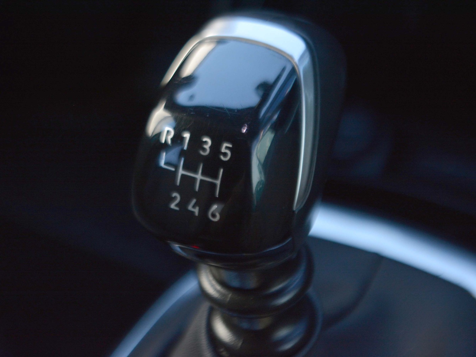 18 - Peugeot 2008 1.2 puretech 100cv allure s&s