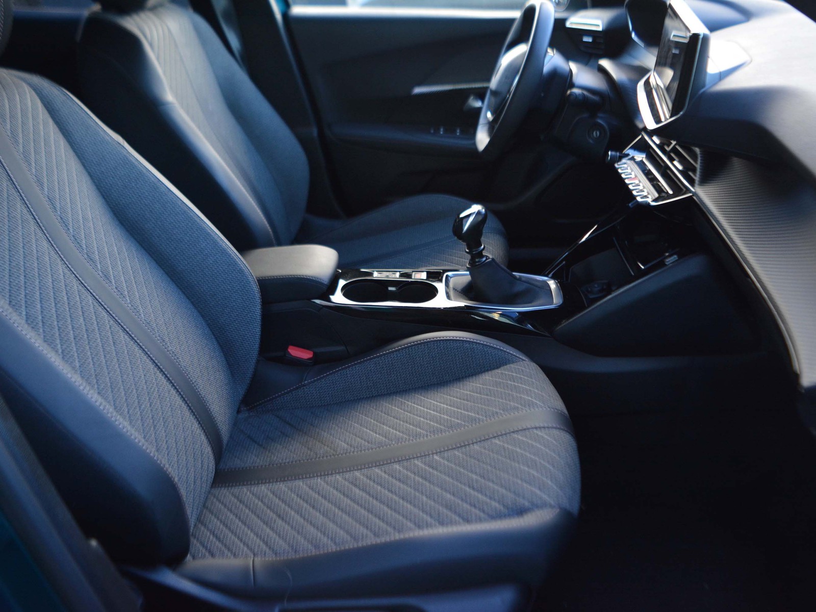 5 - Peugeot 2008 1.2 puretech 100cv allure s&s