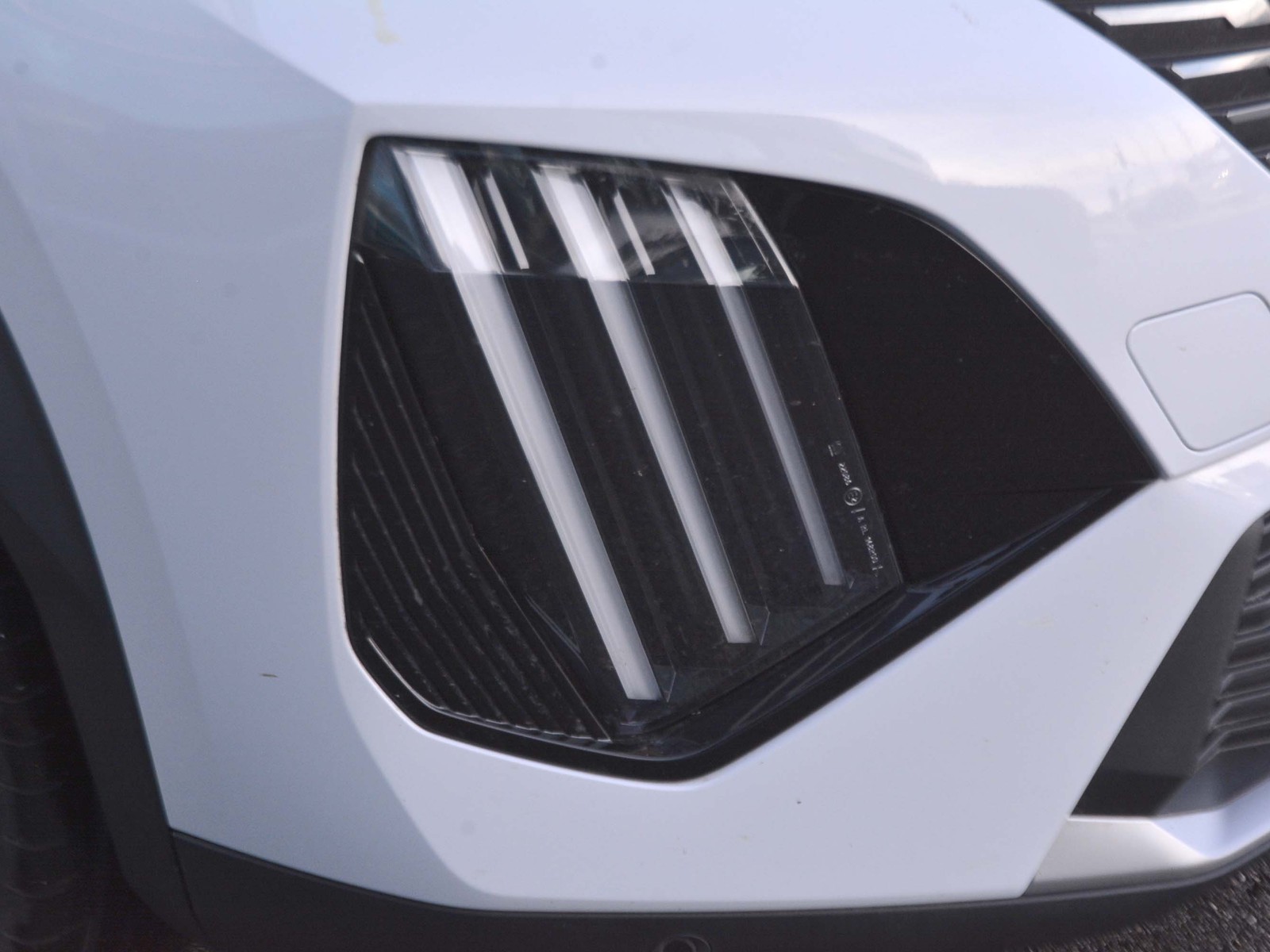 22 - Peugeot 2008 1.2 puretech 100cv allure s&s