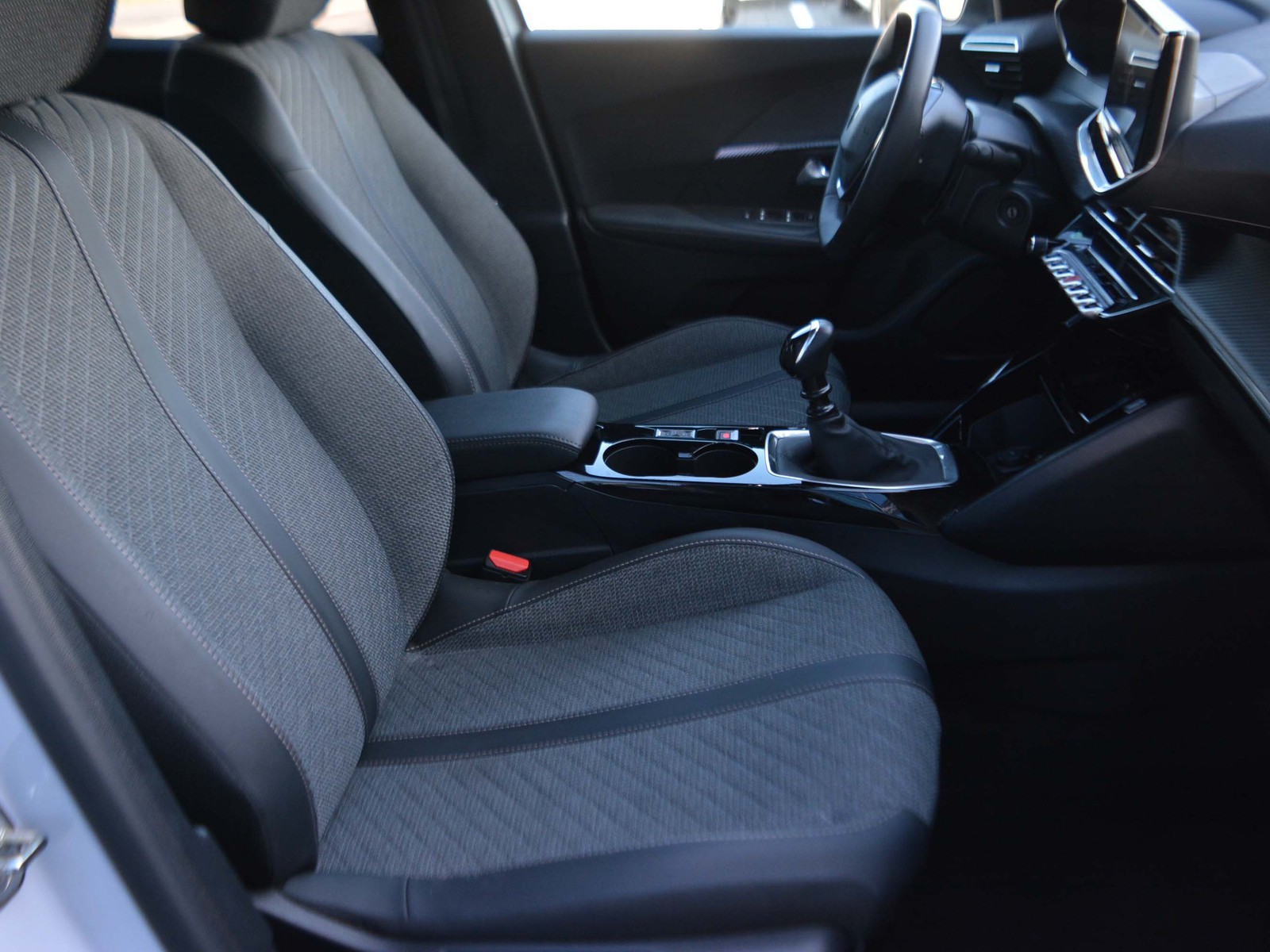 5 - Peugeot 2008 1.2 puretech 100cv allure s&s