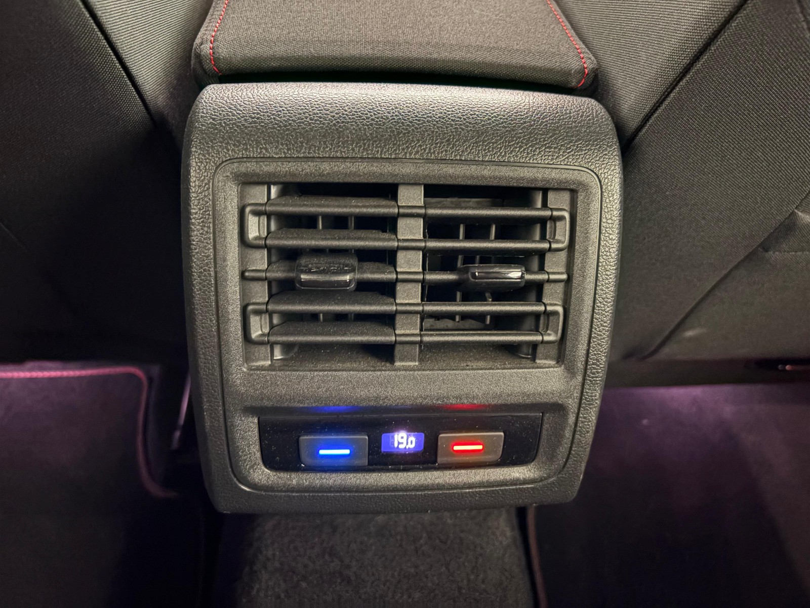 24 - Volkswagen Golf 2.0 tsi 245cv gti dsg