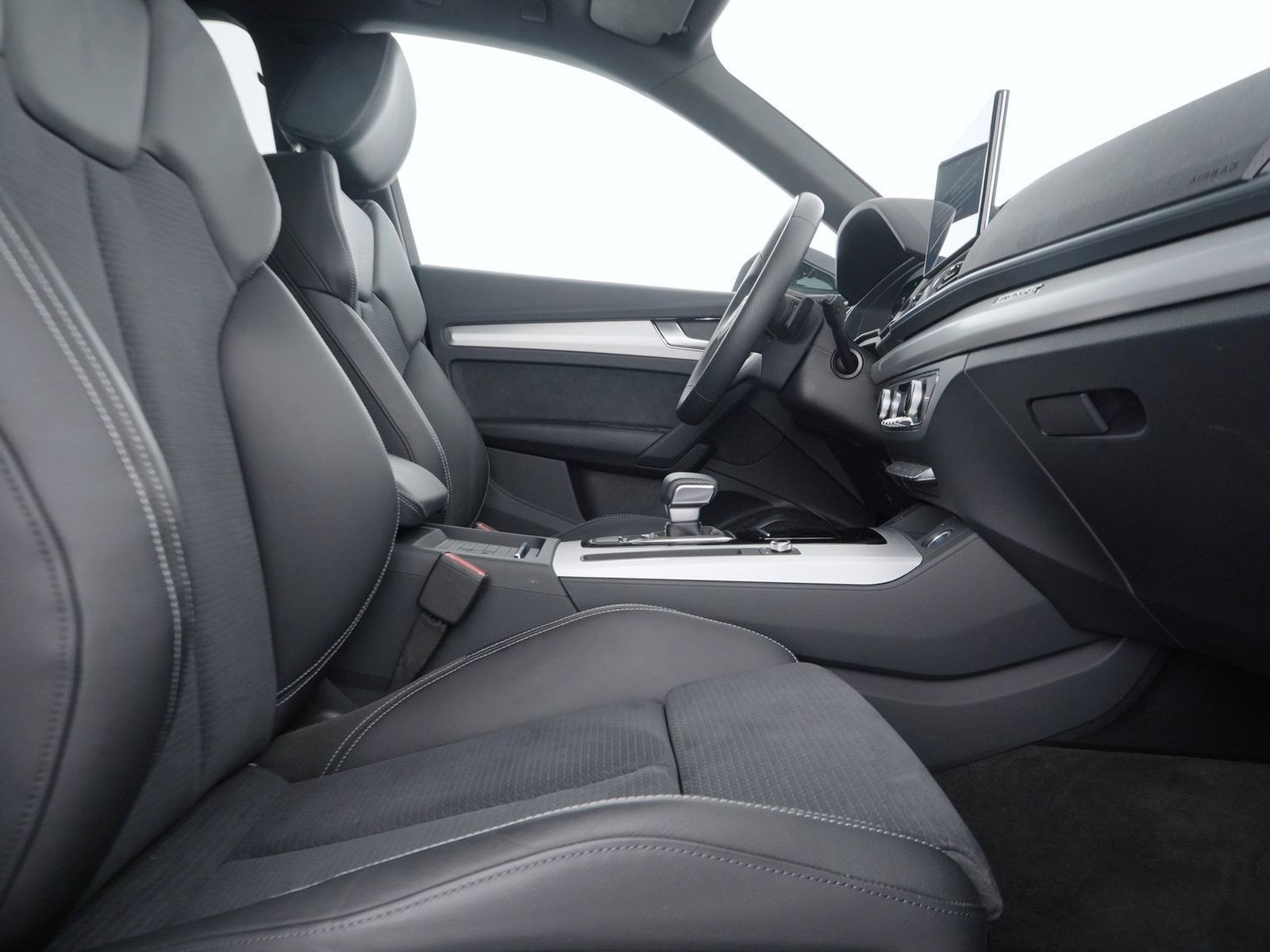 16 - Audi Q5 40 2.0 tdi mhev 12v s line quattro s tronic