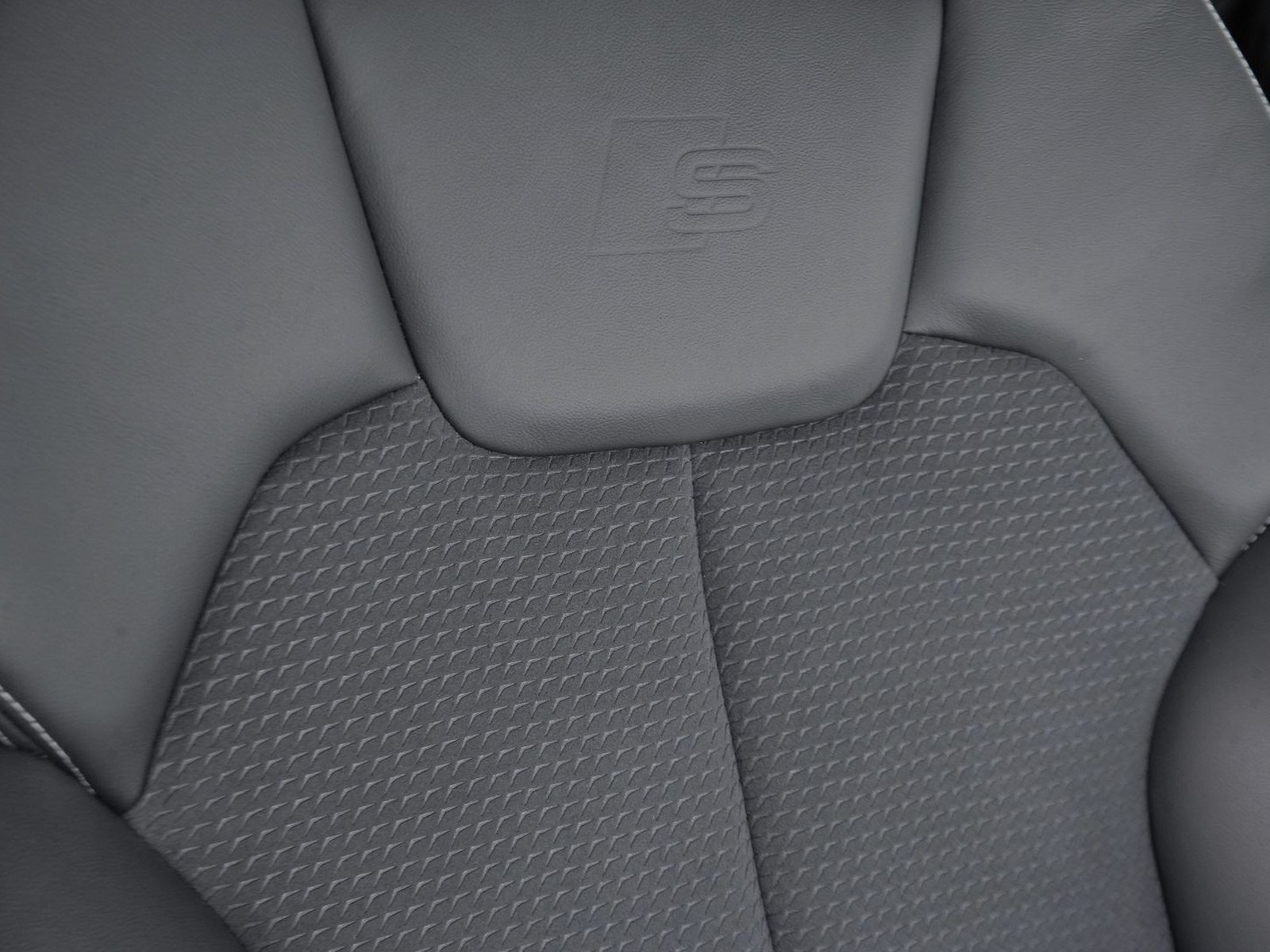 20 - Audi Q5 40 2.0 tdi mhev 12v s line quattro s tronic