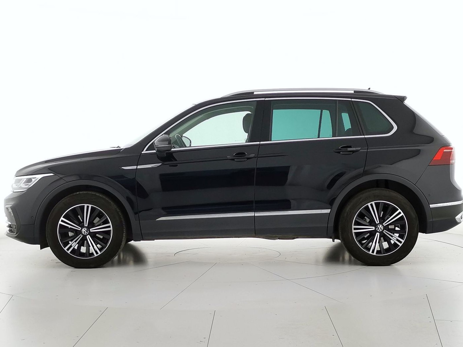 3 - Volkswagen Tiguan 1.5 tsi act 150cv elegance dsg