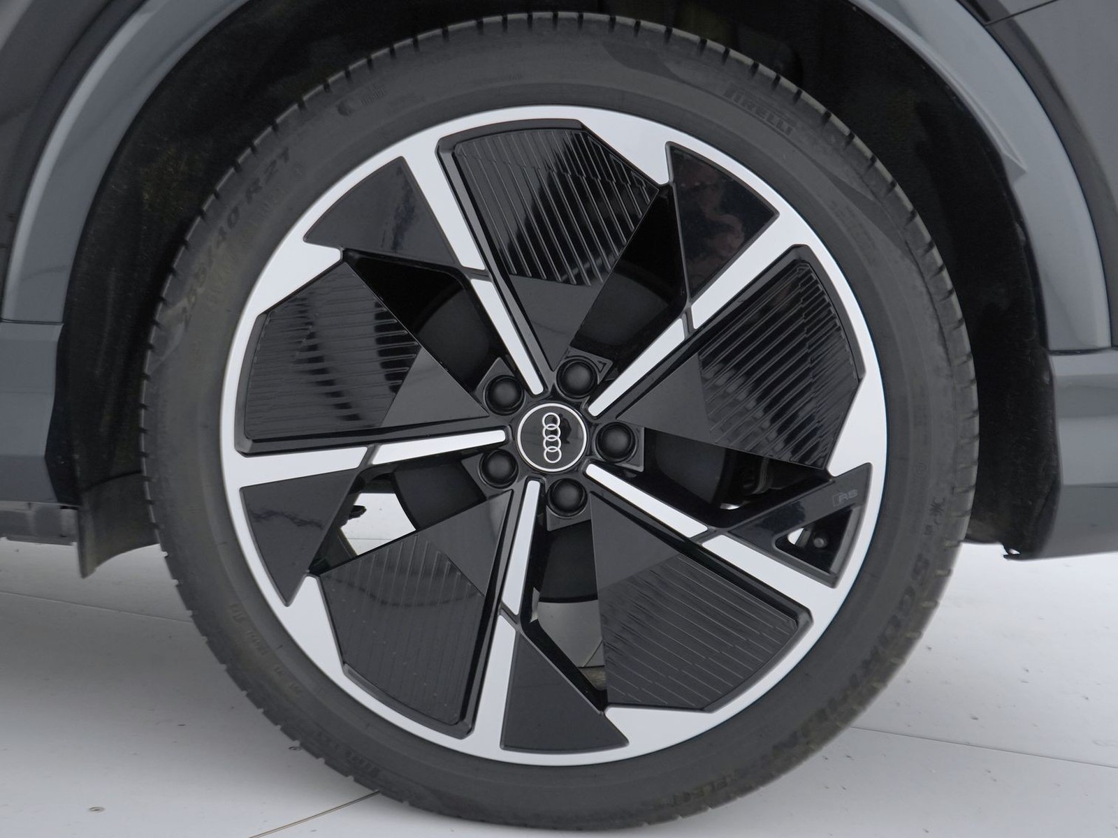 12 - Audi Q4 e-tron 45 s line edition