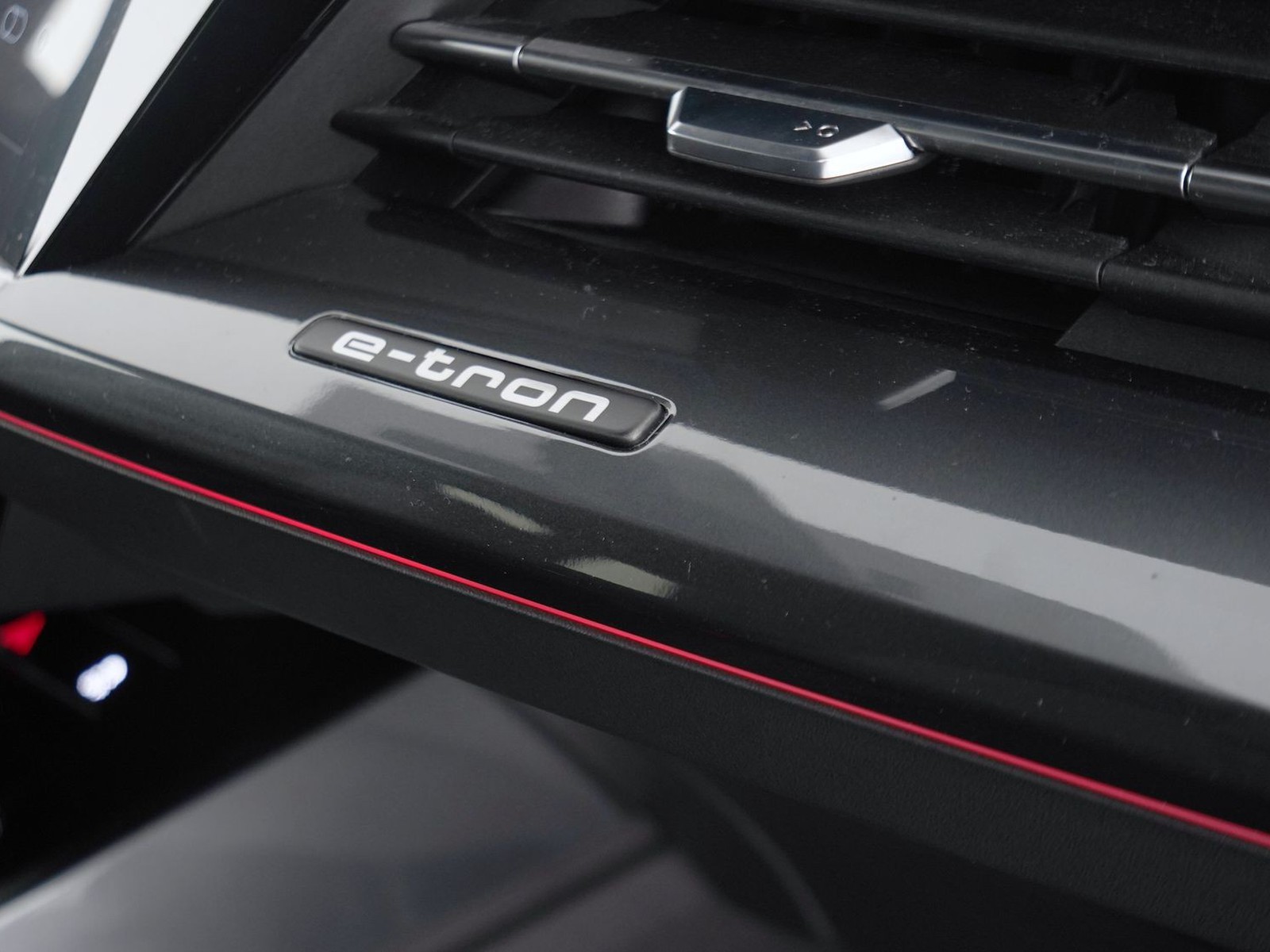 18 - Audi Q4 e-tron 45 s line edition