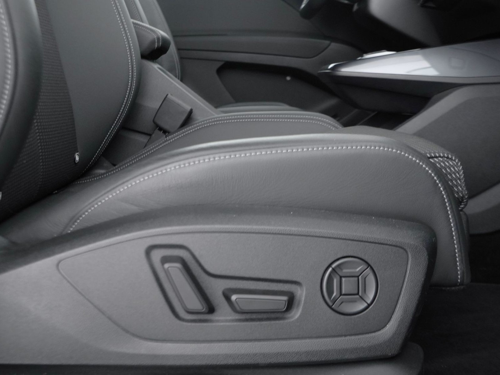 20 - Audi Q4 e-tron 45 s line edition