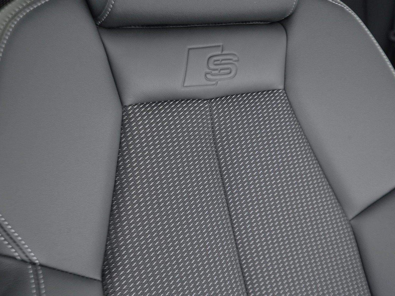 22 - Audi Q4 e-tron 45 s line edition