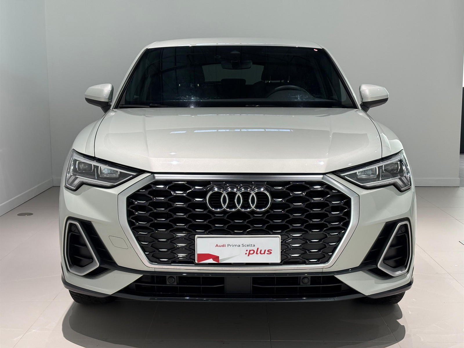 2 - Audi Q3 sportback 35 2.0 tdi s line edition s tronic