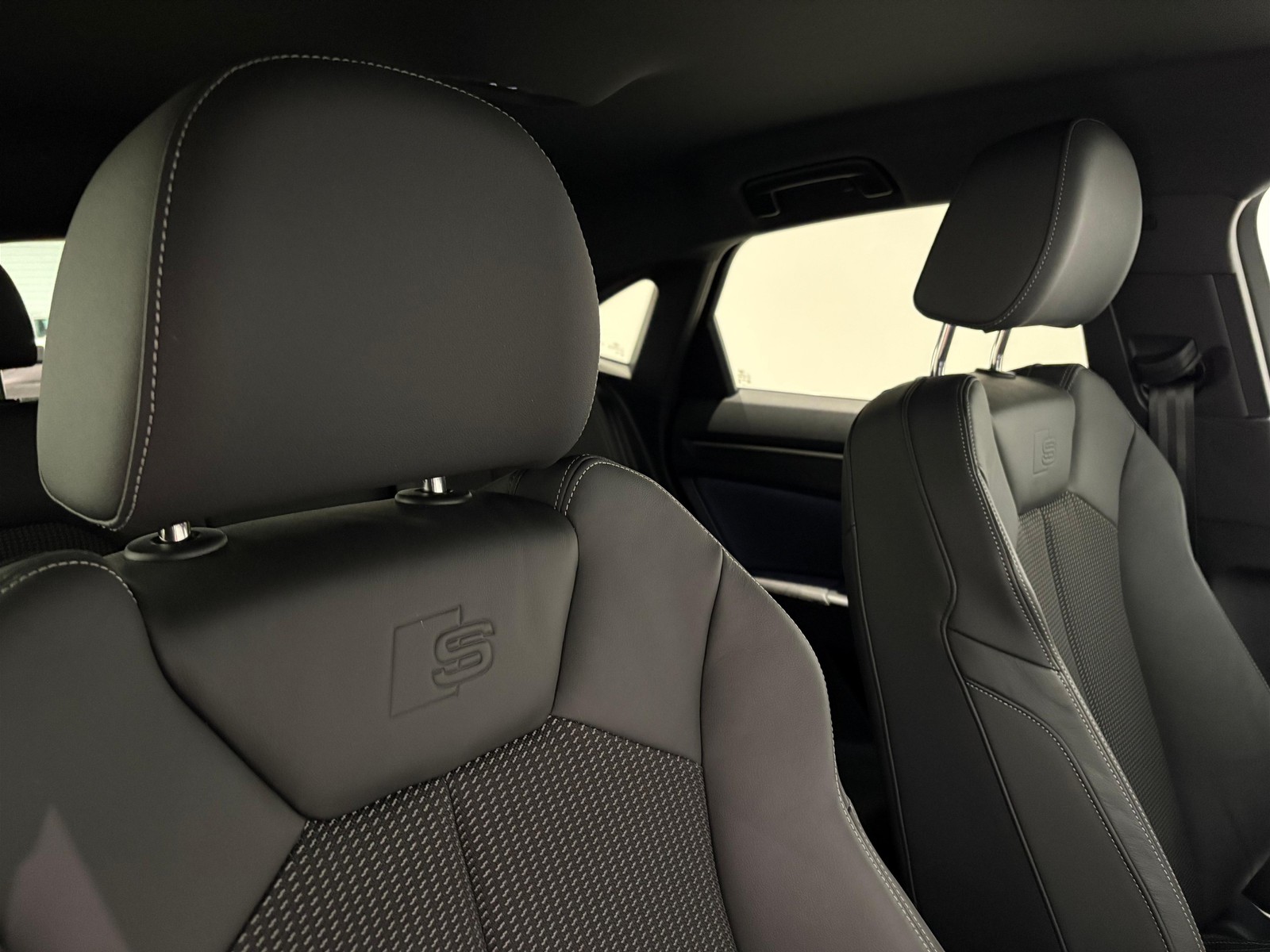 11 - Audi Q3 sportback 35 2.0 tdi s line edition s tronic