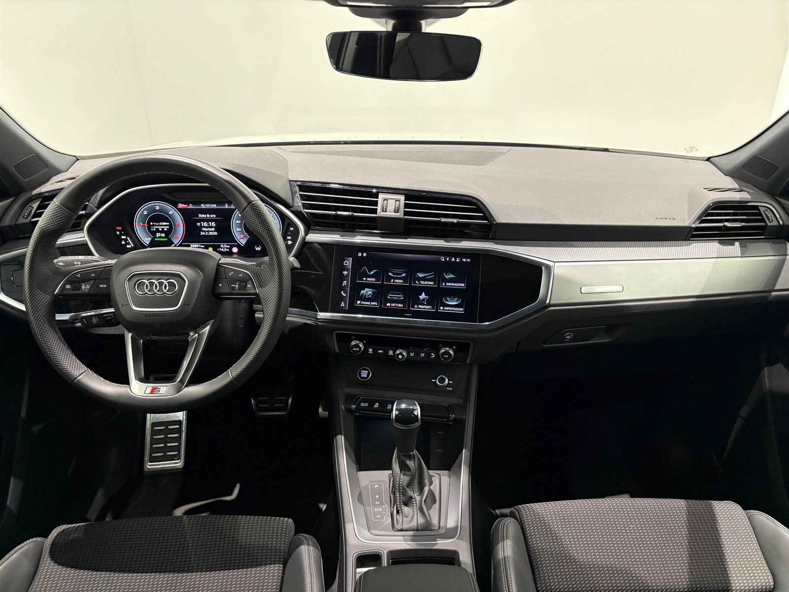 15 - Audi Q3 sportback 35 2.0 tdi s line edition s tronic