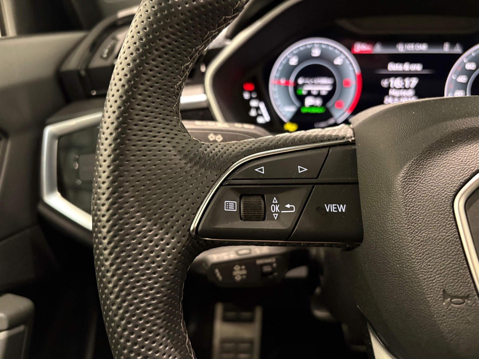 17 - Audi Q3 sportback 35 2.0 tdi s line edition s tronic