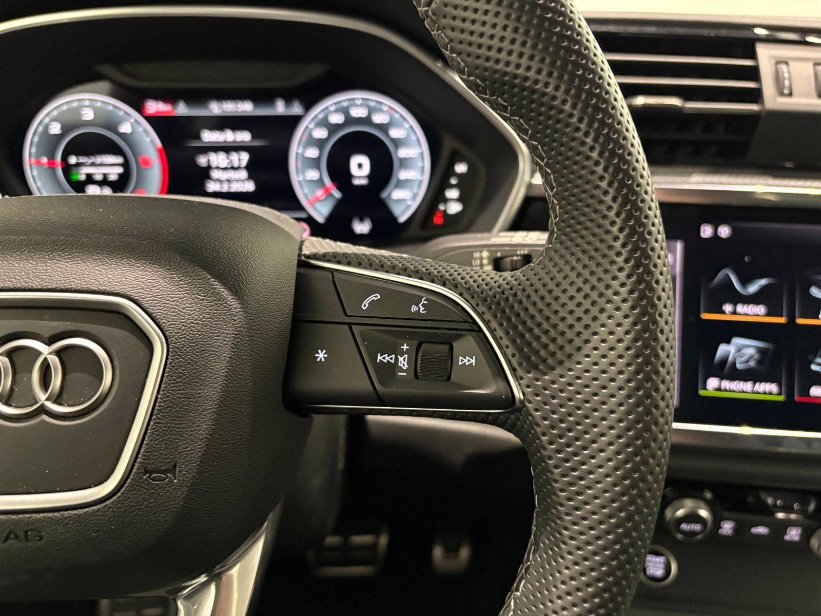 18 - Audi Q3 sportback 35 2.0 tdi s line edition s tronic