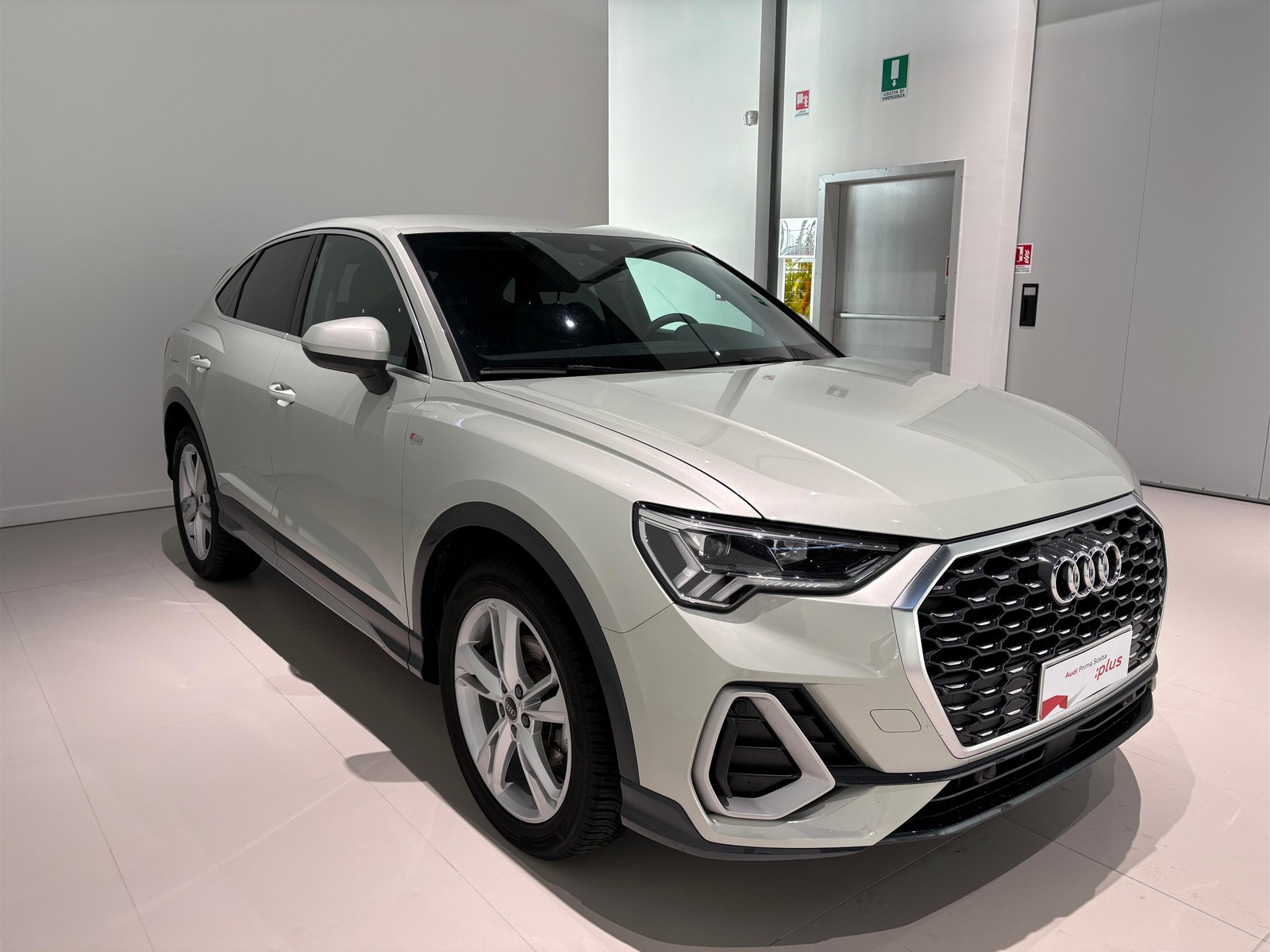 3 - Audi Q3 sportback 35 2.0 tdi s line edition s tronic