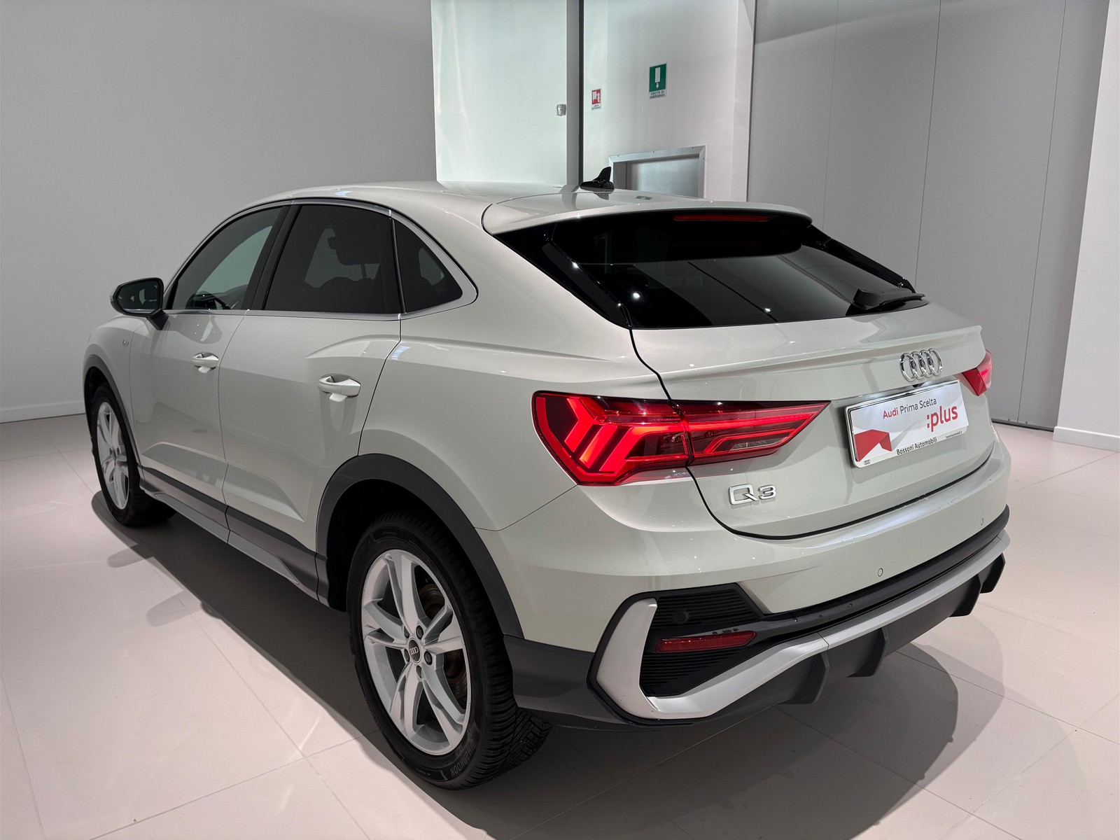 6 - Audi Q3 sportback 35 2.0 tdi s line edition s tronic