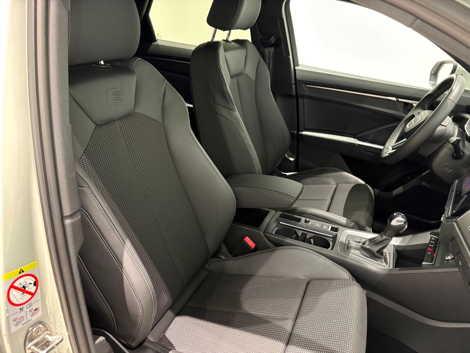 10 - Audi Q3 sportback 35 2.0 tdi s line edition s tronic