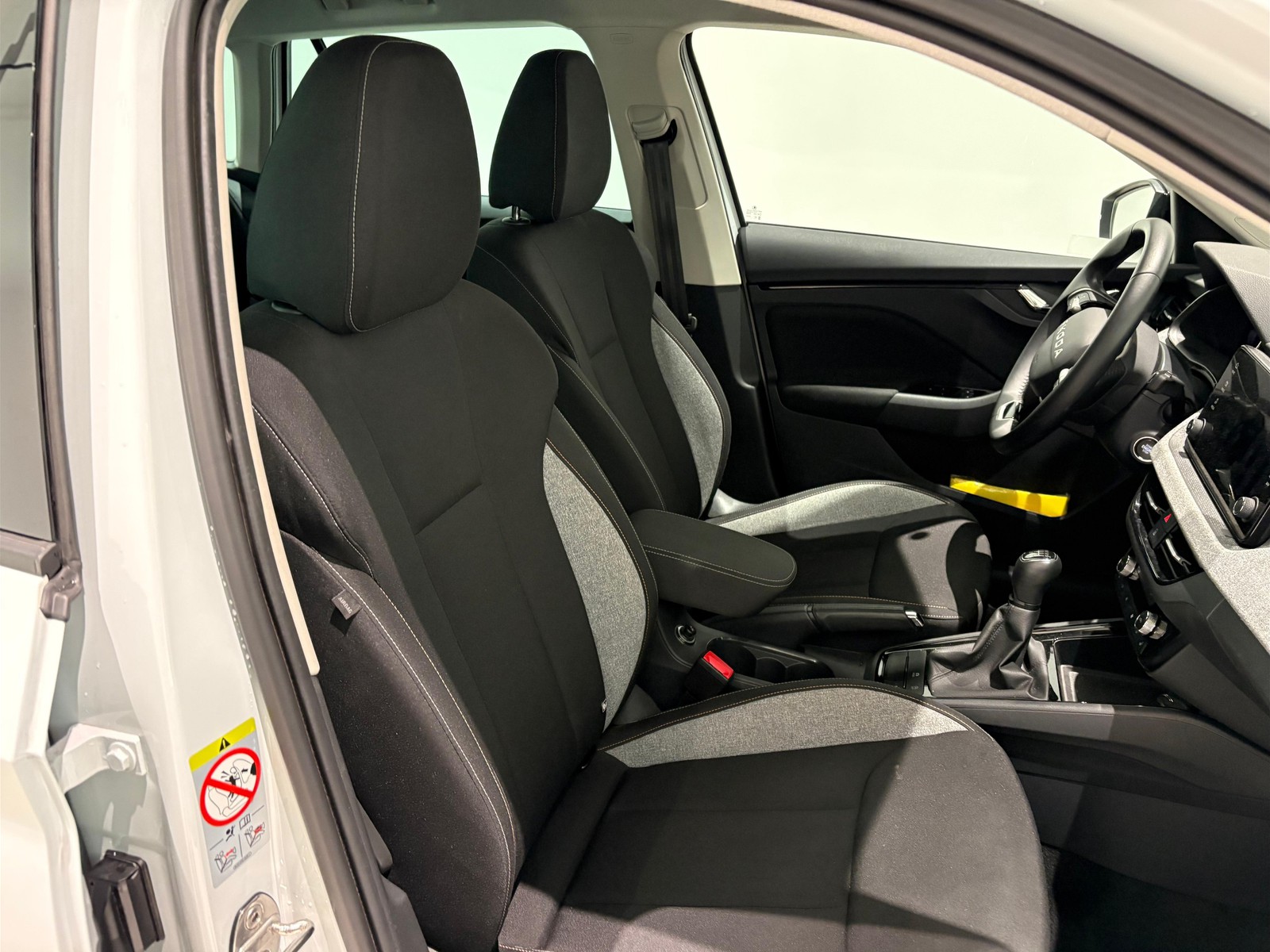 11 - Skoda Kamiq 1.0 tsi 115cv black dots