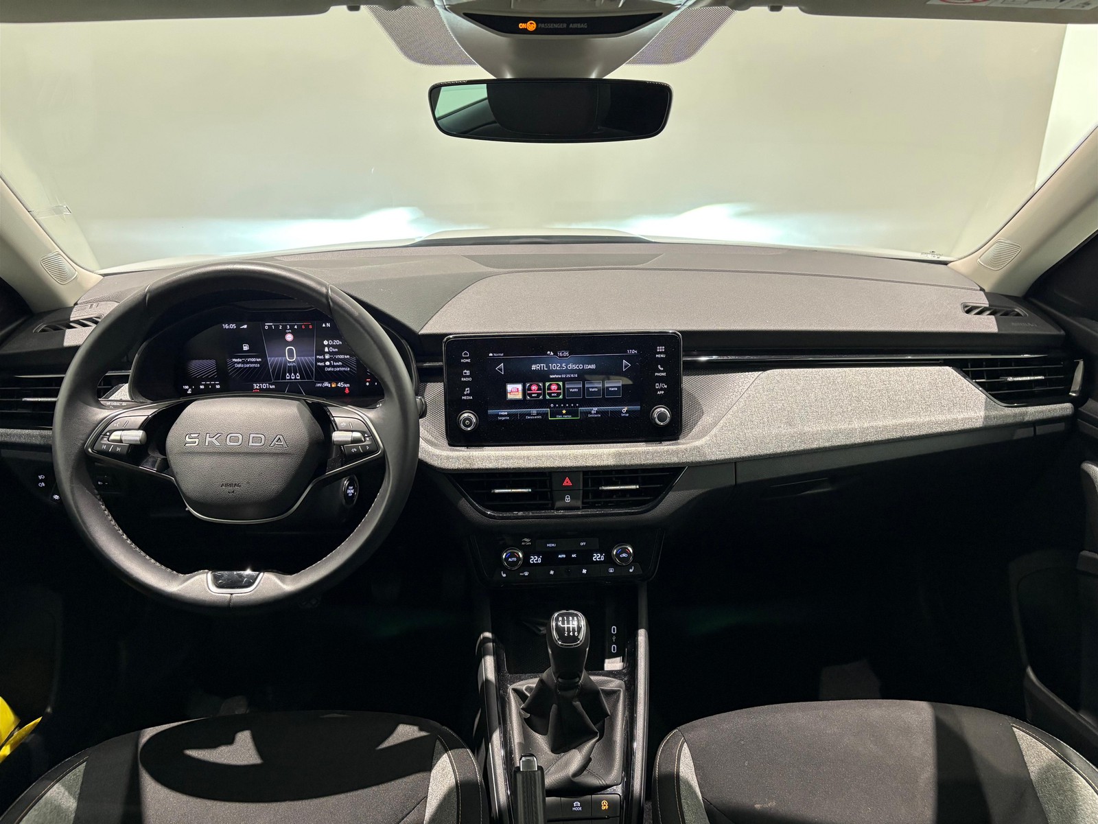 12 - Skoda Kamiq 1.0 tsi 115cv black dots