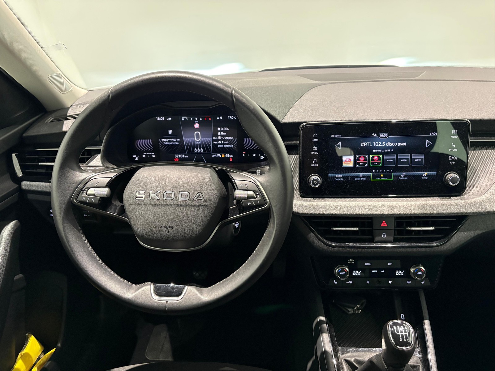 14 - Skoda Kamiq 1.0 tsi 115cv black dots