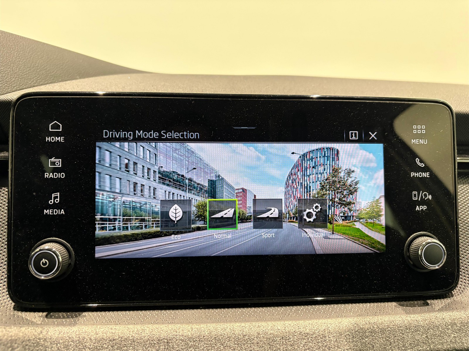 18 - Skoda Kamiq 1.0 tsi 115cv black dots