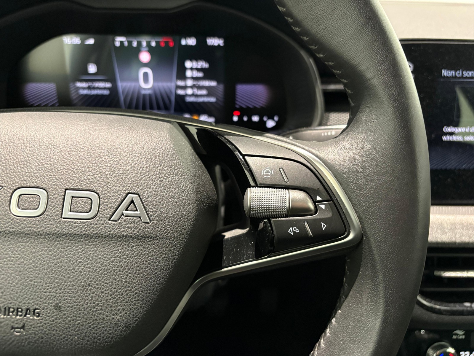 20 - Skoda Kamiq 1.0 tsi 115cv black dots