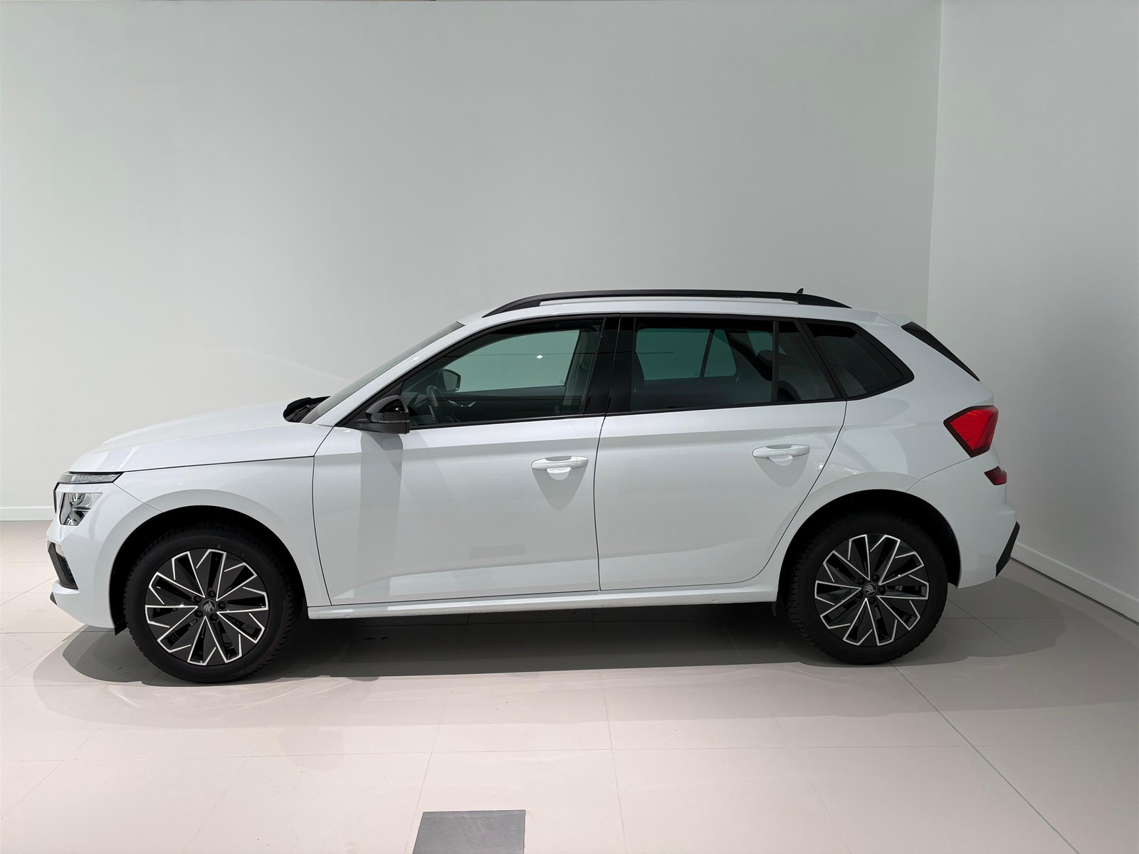 5 - Skoda Kamiq 1.0 tsi 115cv black dots