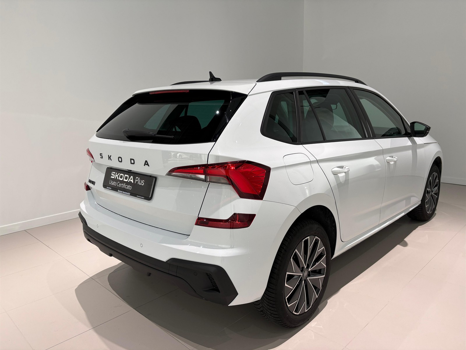 8 - Skoda Kamiq 1.0 tsi 115cv black dots