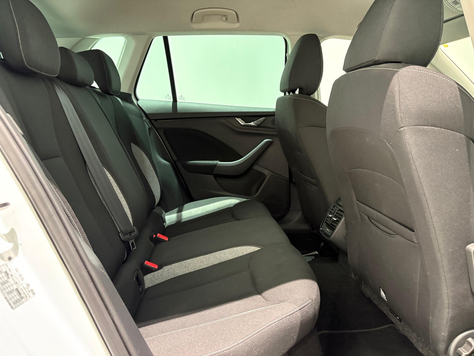 9 - Skoda Kamiq 1.0 tsi 115cv black dots