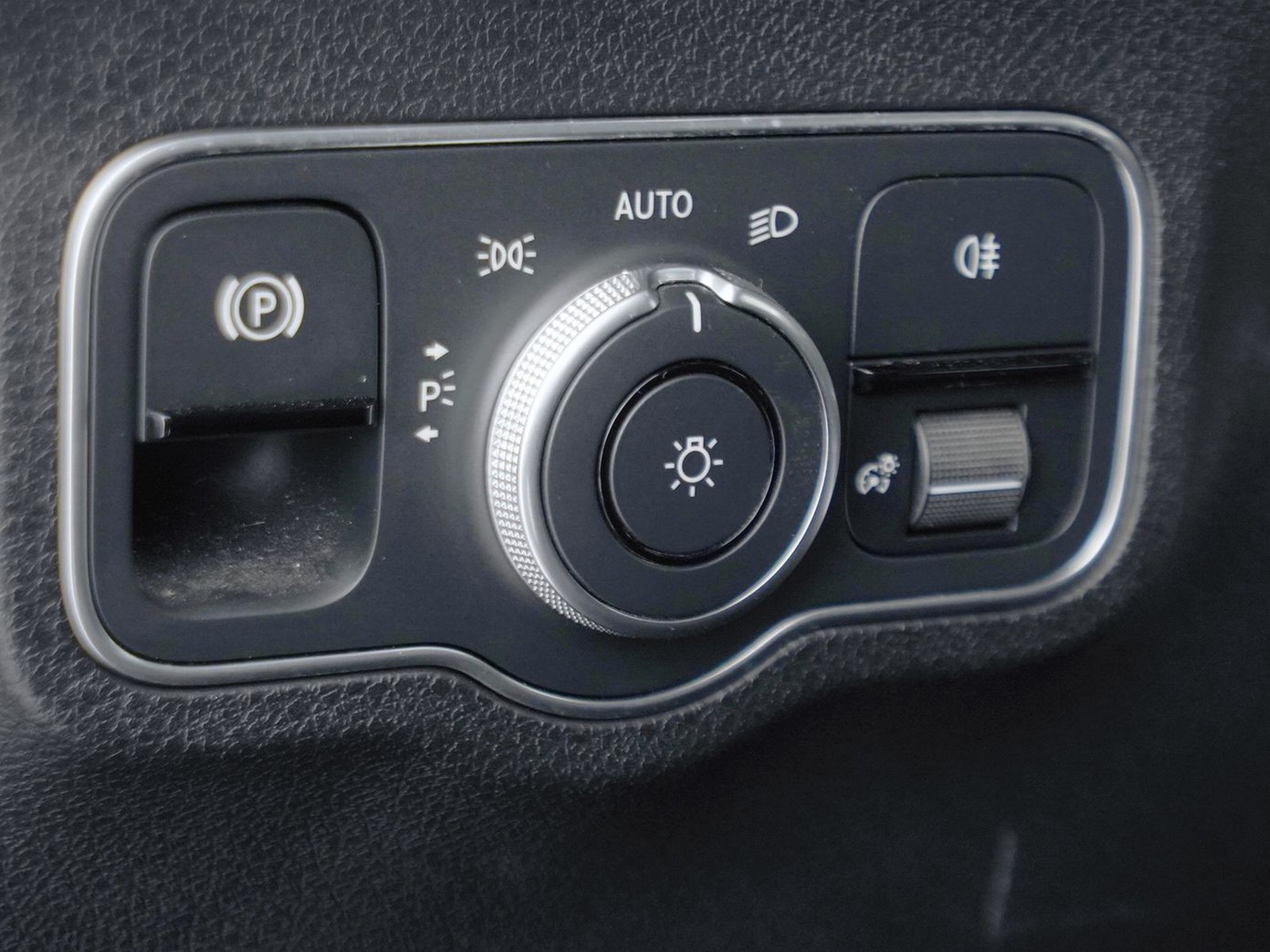 16 - Mercedes GLB 200 d amg line advanced plus 8g-dct