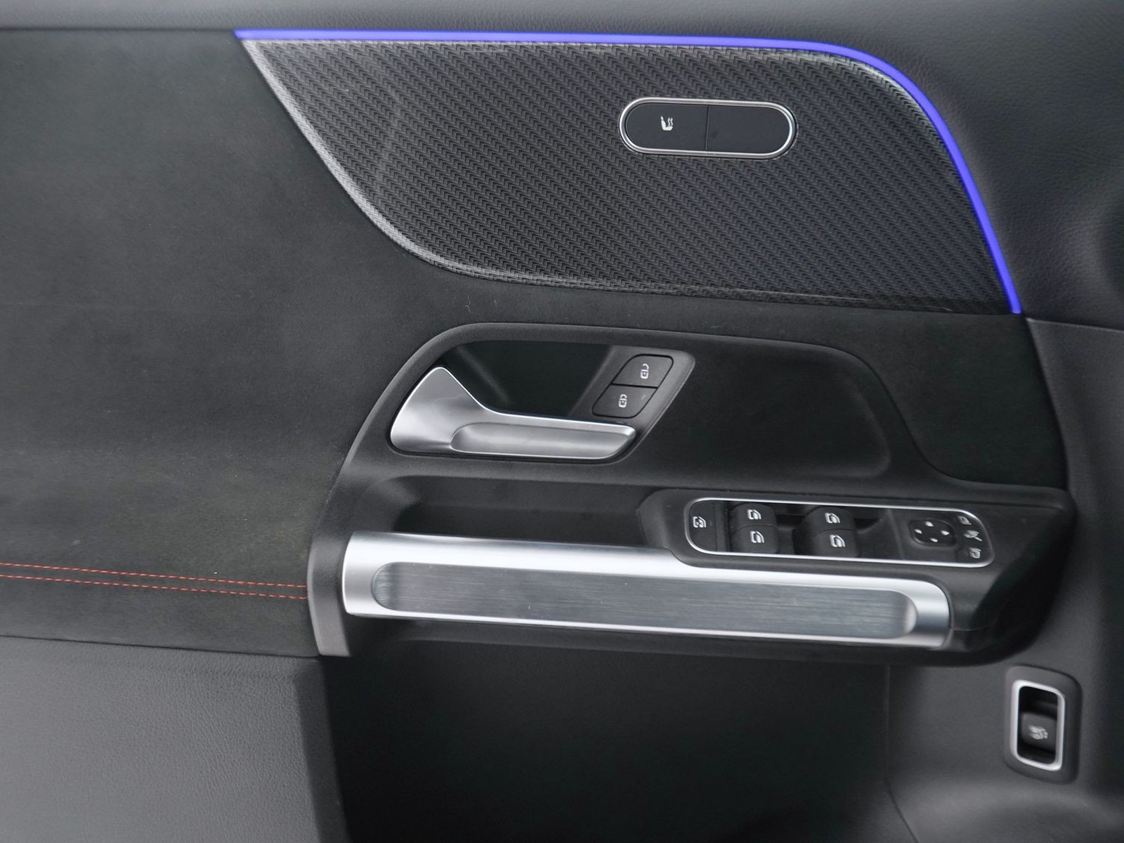 17 - Mercedes GLB 200 d amg line advanced plus 8g-dct