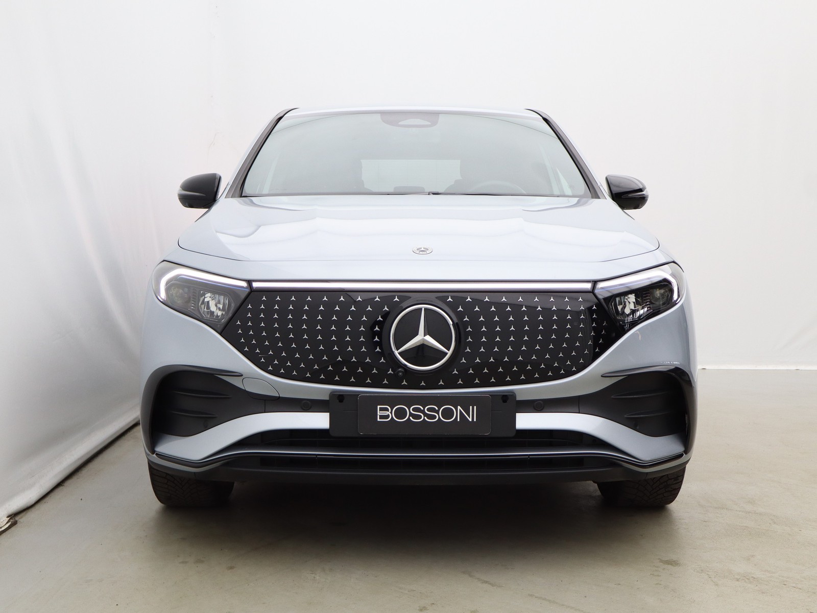 2 - Mercedes EQA 250+ amg line premium